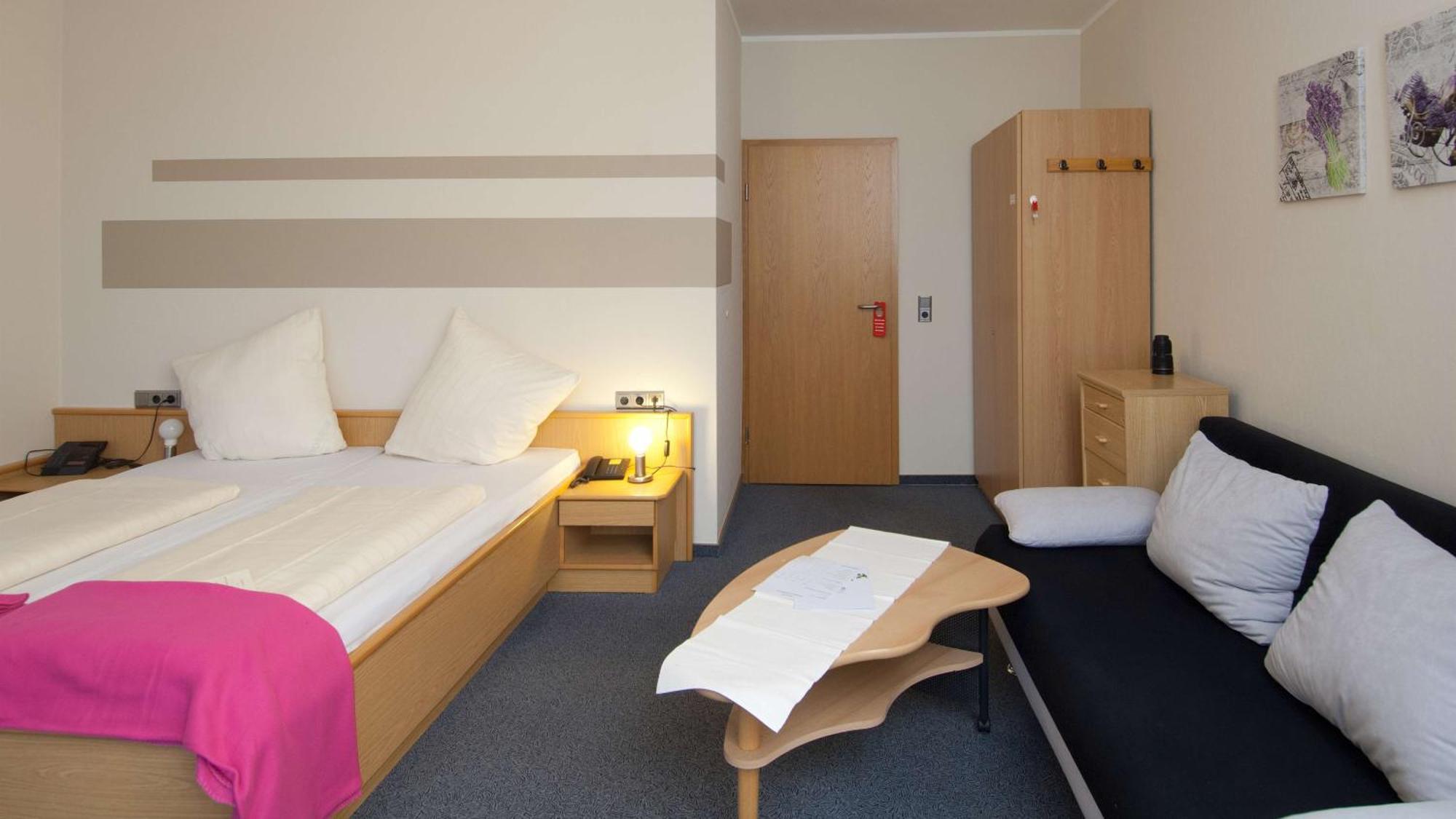 Hotel Garni Am Goetheplatz Bad Münster am Stein-Ebernburg Rum bild